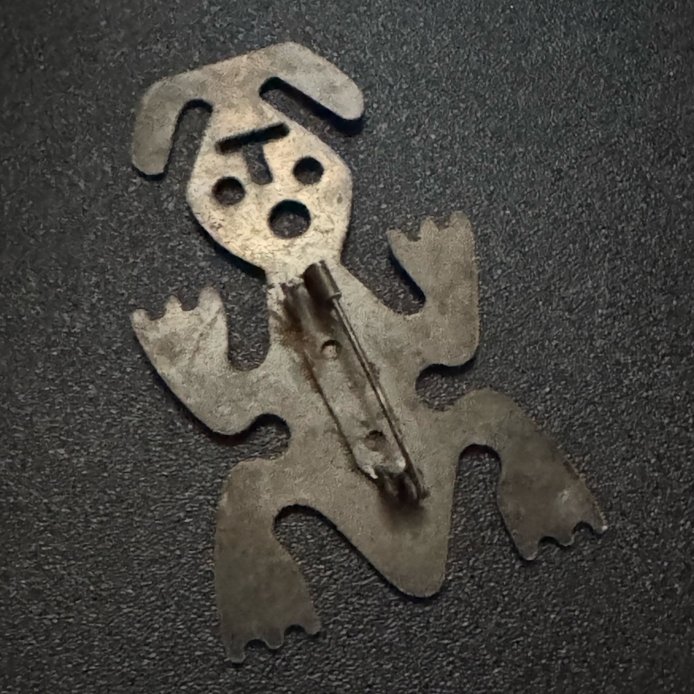 Suprised Man Brooch - Picture 2 of 2